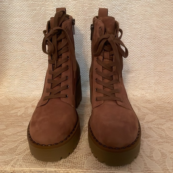 NWOT Vince Camuto Tan Bootie size 7.5 - Picture 3 of 9